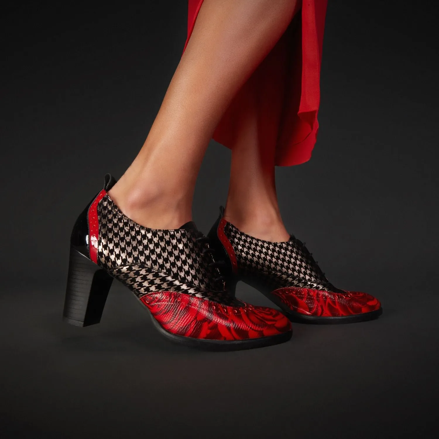 CASINO RED HOUNDSTOOTH - Women's leather oxford pump in block heel with broguing