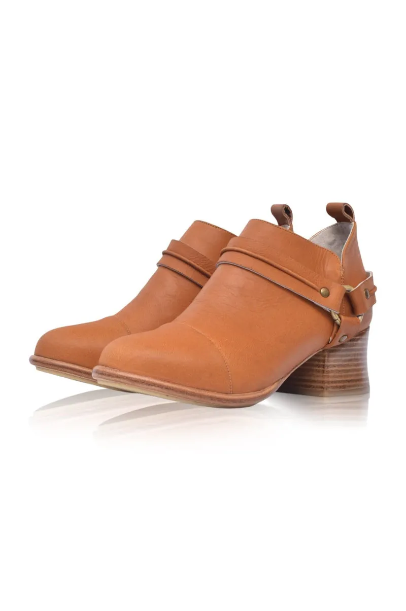 Dasha Low Ankle Boots Dark Tan - Shop Now.