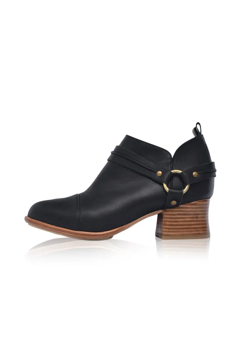 Dasha Low Ankle Boots Dark Tan - Shop Now.