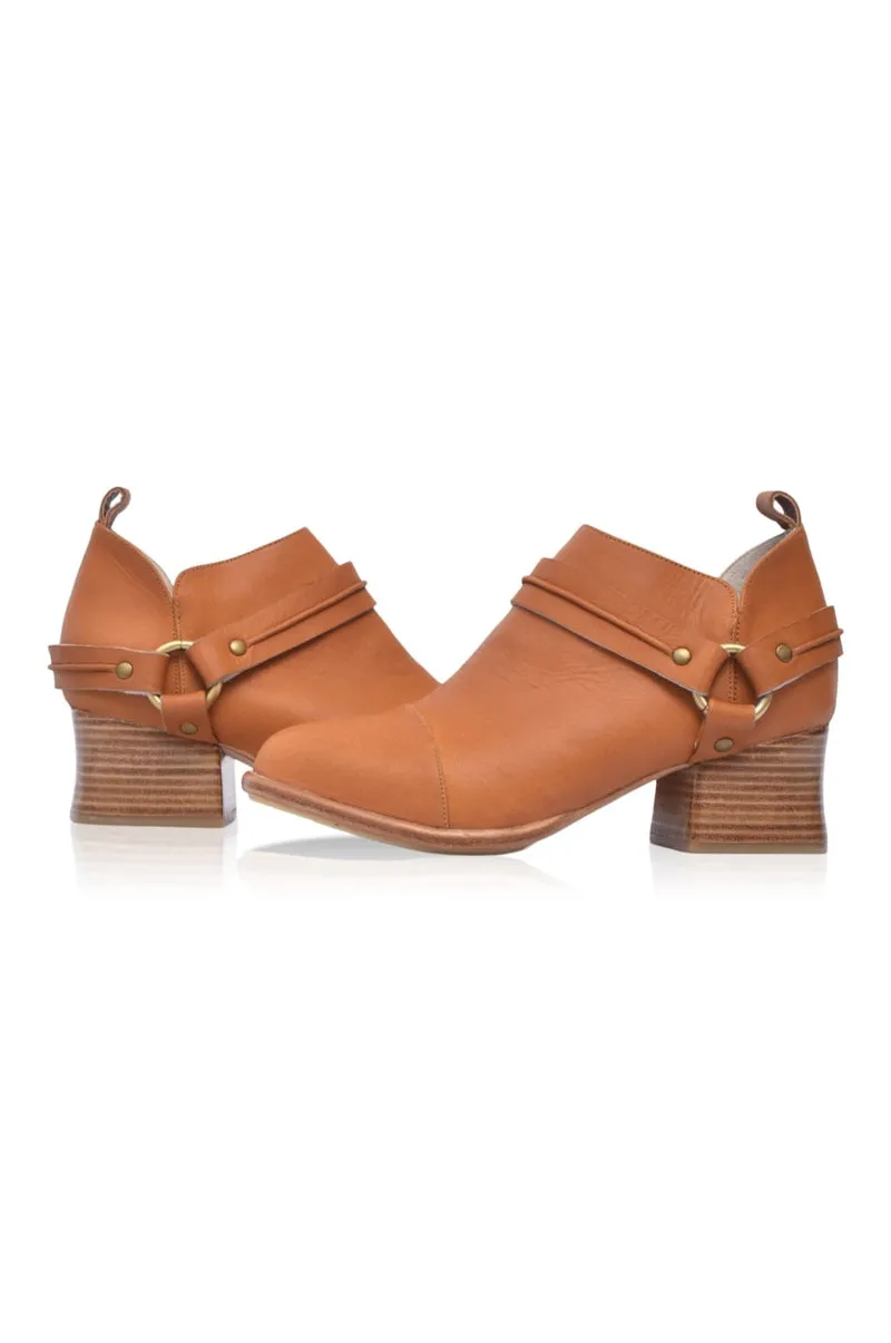 Dasha Low Ankle Boots Dark Tan - Shop Now.