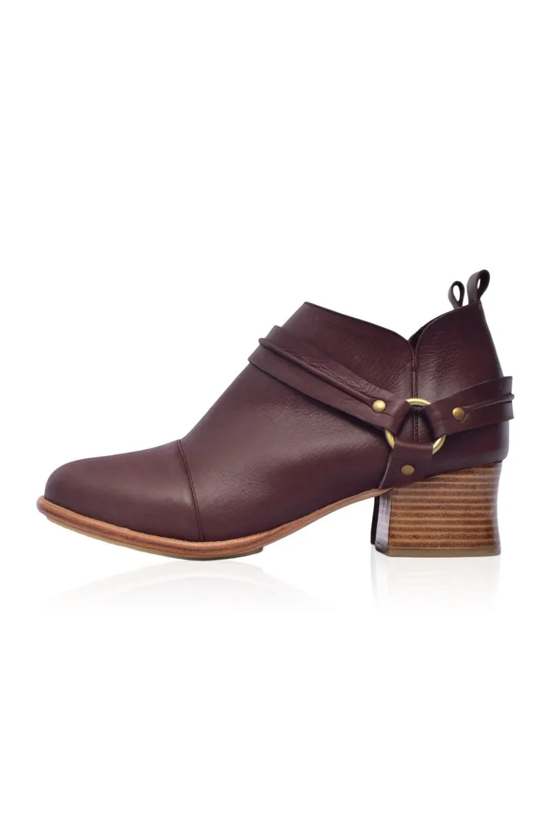 Dasha Low Ankle Boots Dark Tan - Shop Now.