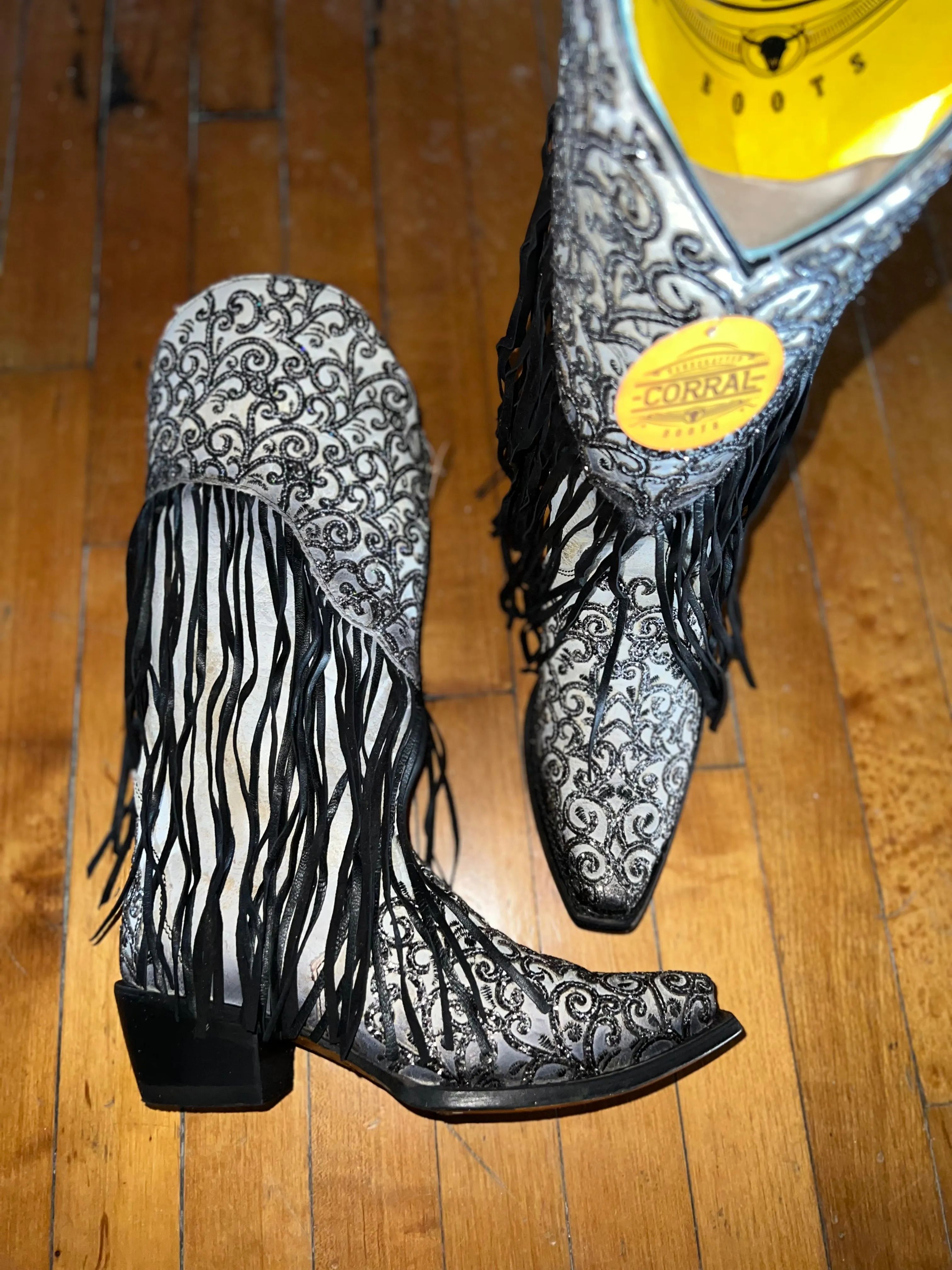 Fashionable Corral Cowboy Boots