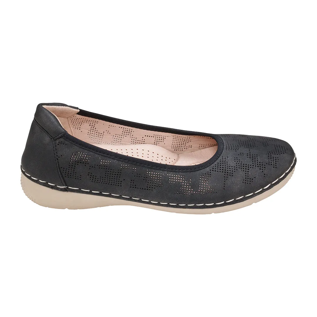 Kiana Black Flat