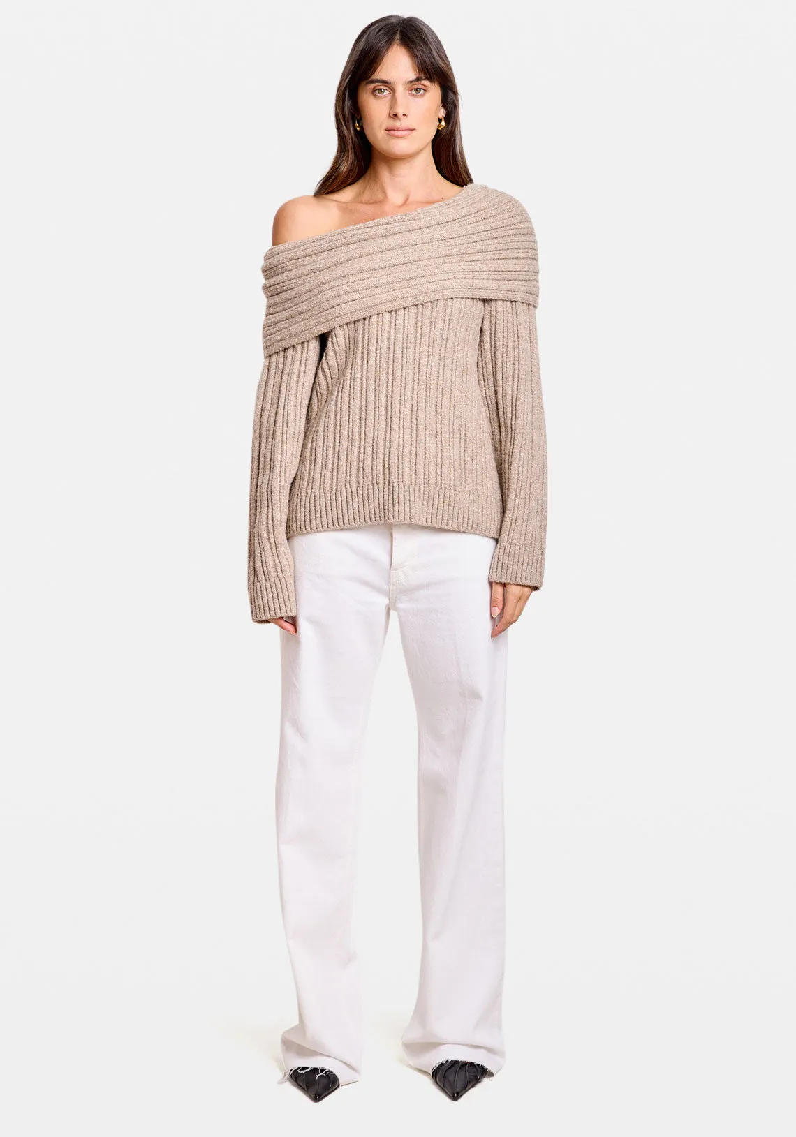 OVERSIZED OFF SHOULDER KNIT TAUPE