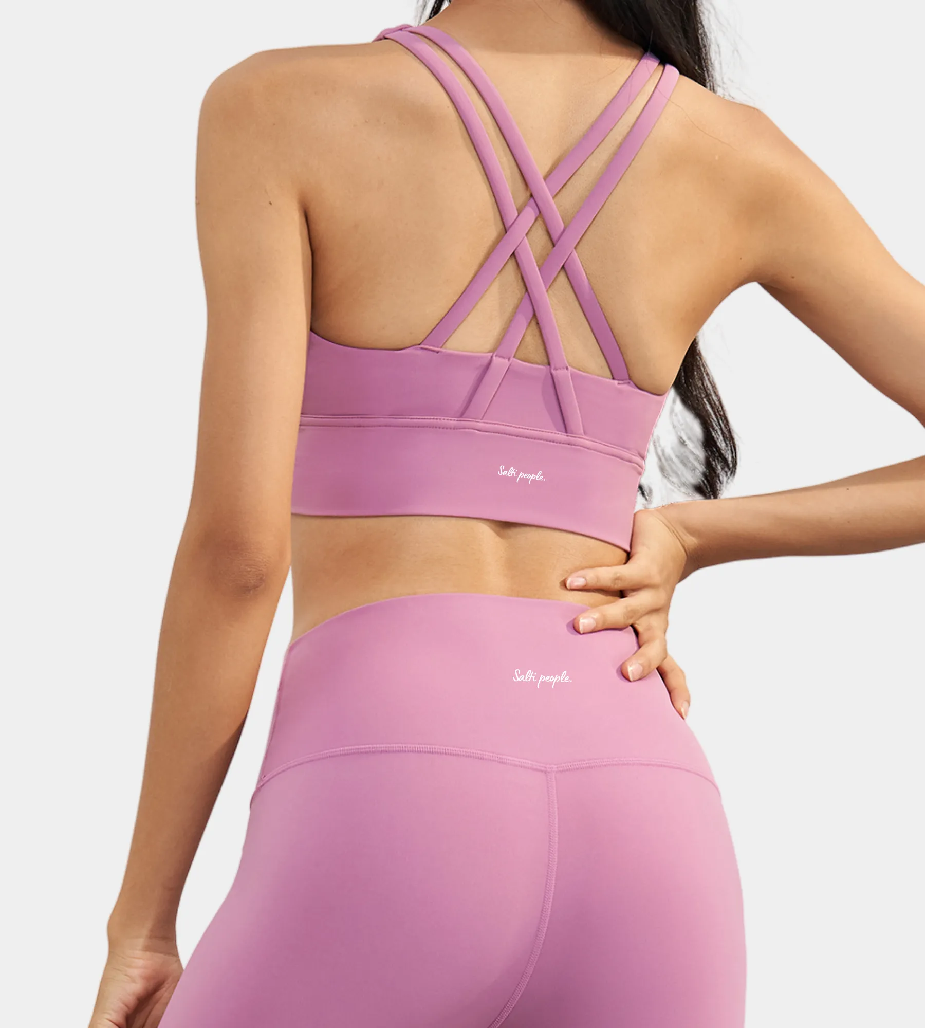 Remi cross-back sports bra: Aaí