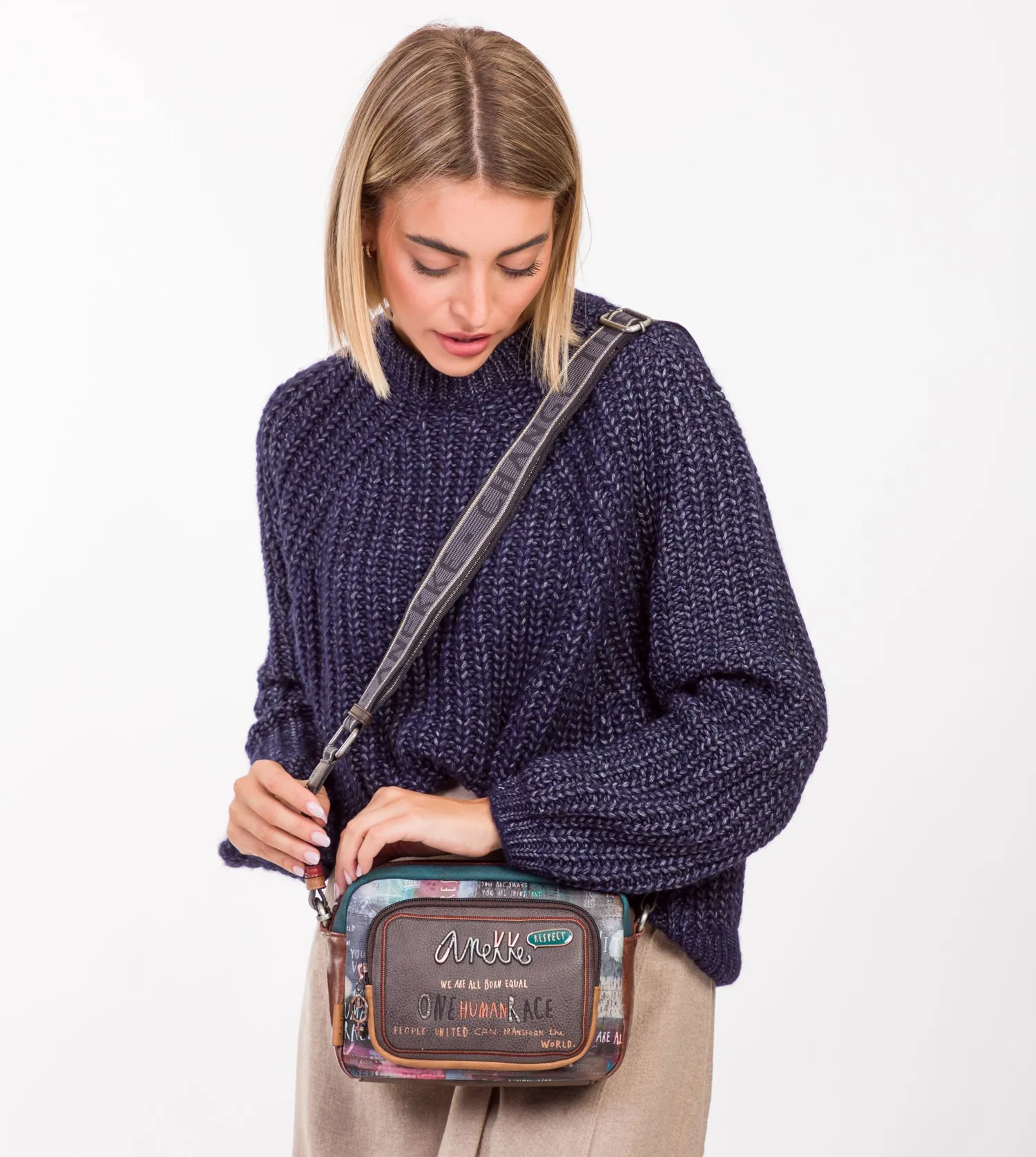 Respect shoulder bag with front pocket