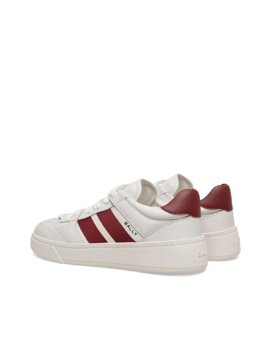 Sneakers With Stripe Detailing