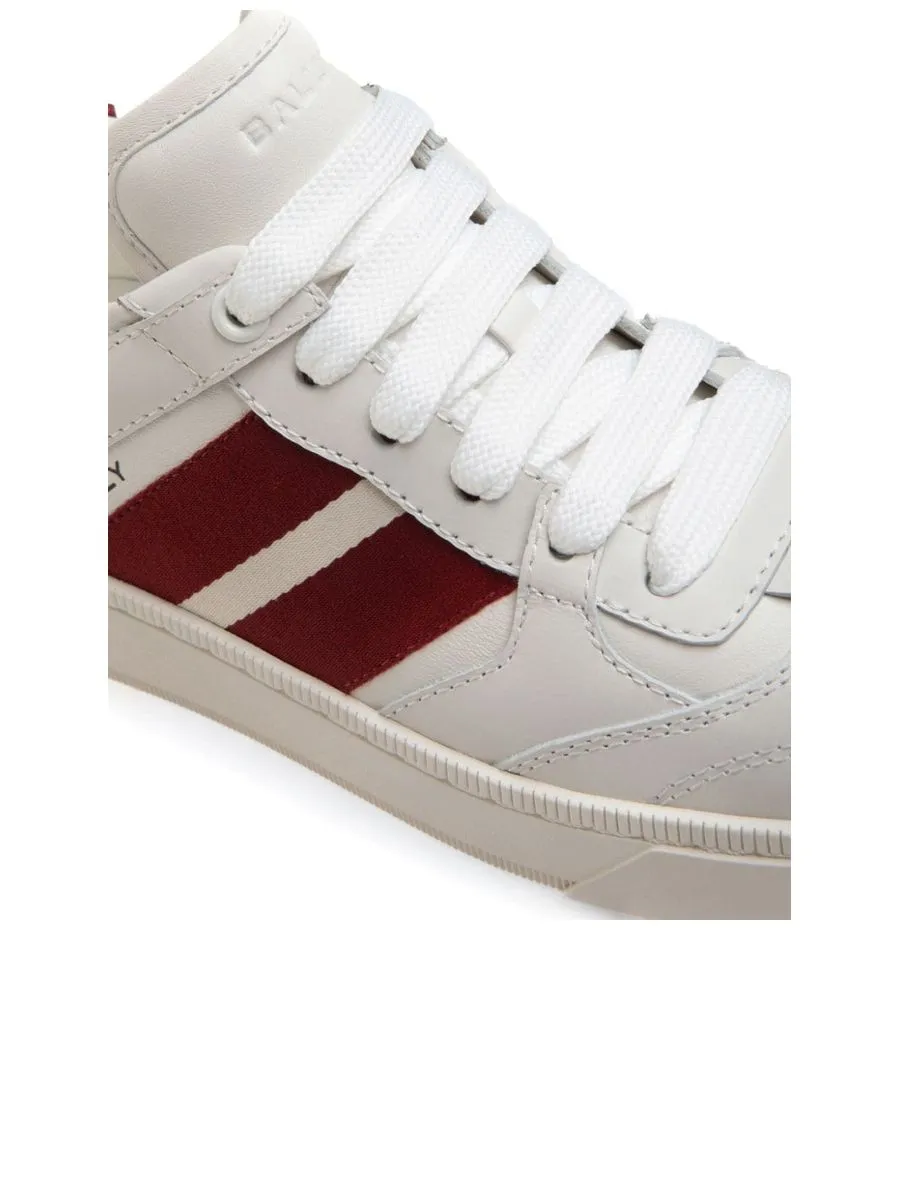 Sneakers With Stripe Detailing