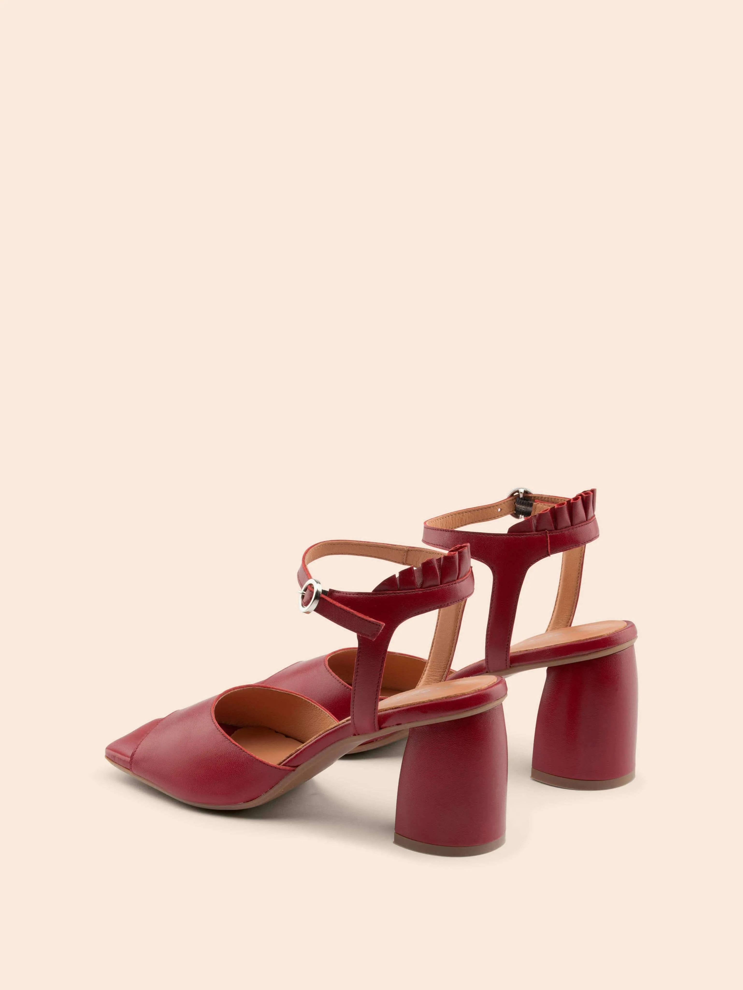 Zamora Wine Heels